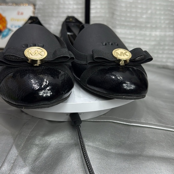 (T5)Michael Kors Women's Black Patent Leather Bow Logo Ballet Flats (Size 8.5 M) - Picture 5 of 11